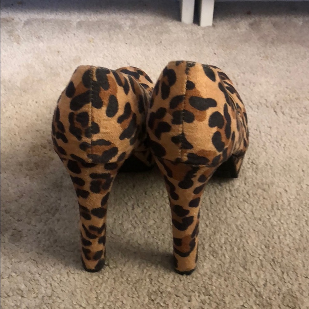 Selling these shoes